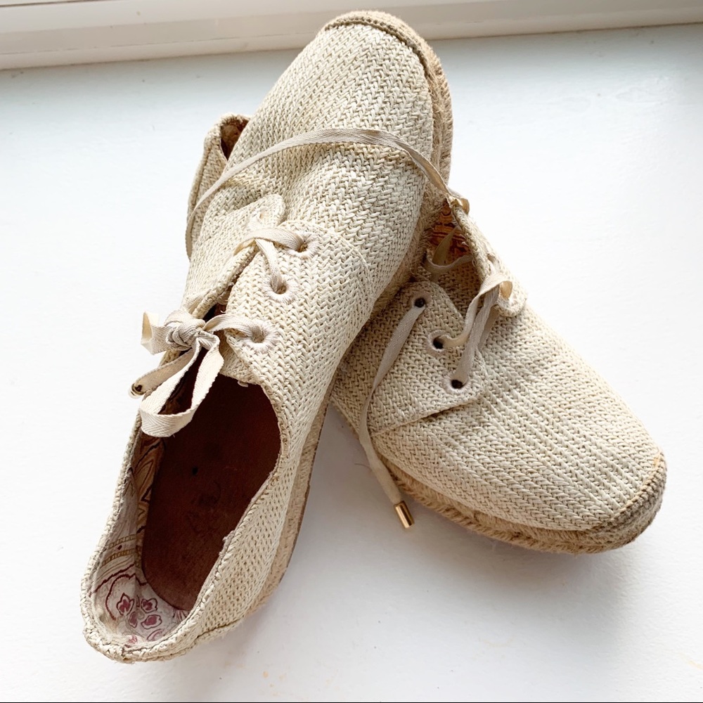Joie Sneakers